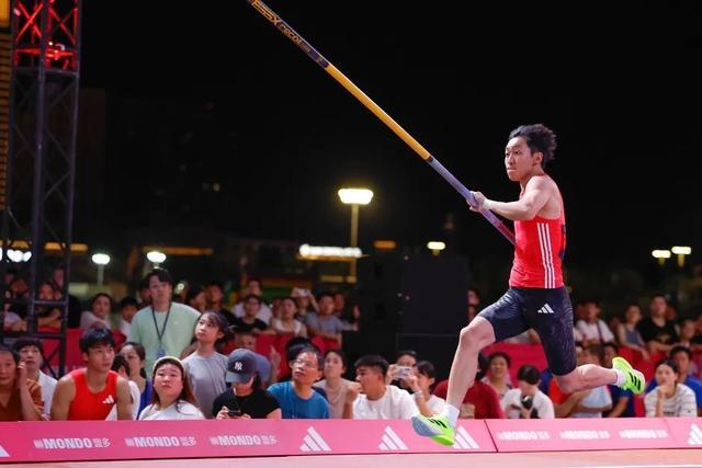 第二次试跳, 赛事现场还 第二次试跳, 赛事现场还